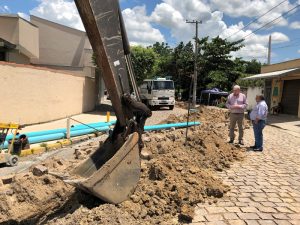 Pérsio explicou ao prefeito o andamento das obras para resolver a falta de água crônica do Jardim Santa Marta