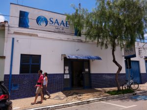 SAAE funciona atualmente na Rua Dr. Barros Júnior, 165, no centro, em um amplo prédio