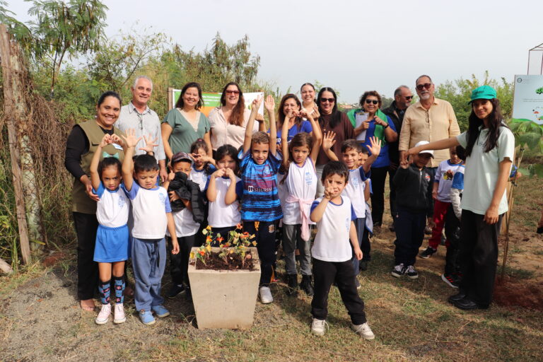 Leia mais sobre o artigo SEMANA DO MEIO AMBIENTE: Plantio de mudas, peça infantil e palestra marcam celebração