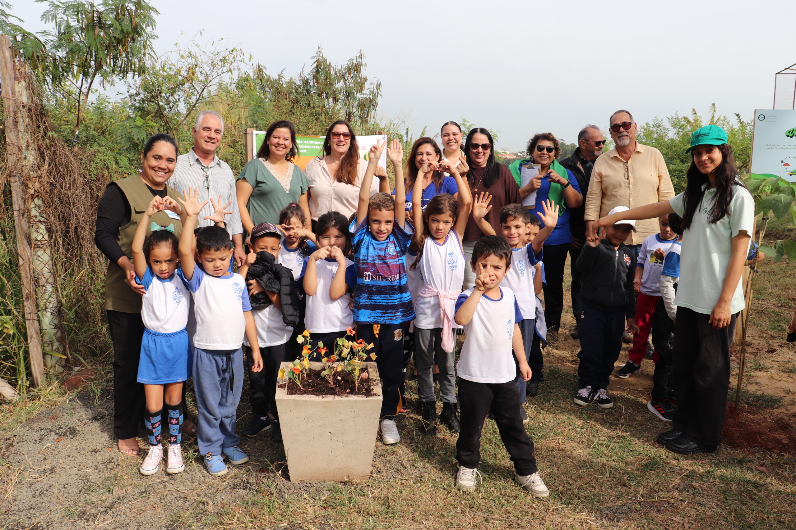 Leia mais sobre o artigo SEMANA DO MEIO AMBIENTE: Plantio de mudas, peça infantil e palestra marcam celebração