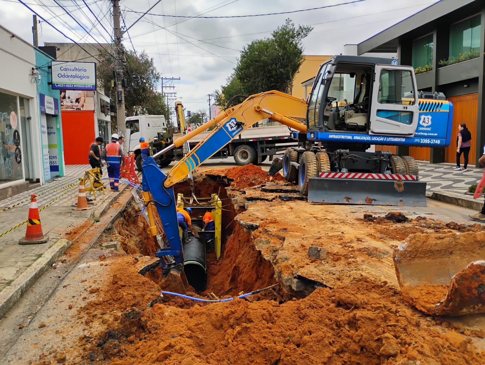 Leia mais sobre o artigo VÍDEO: SAAE executa extensa obra de saneamento na Rua Barros Júnior
