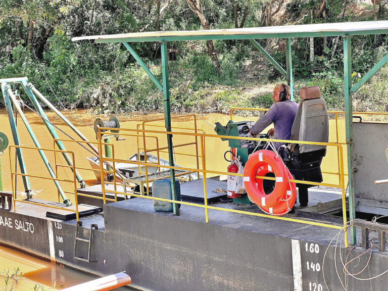 Leia mais sobre o artigo RIBEIRÃO BURU: SAAE inicia desassoreamento do manancial que abastece região noroeste de Salto