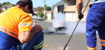 ESGOTO: Fiscalização do SAAE aplica ‘fumacê’ para identificar ligações irregulares