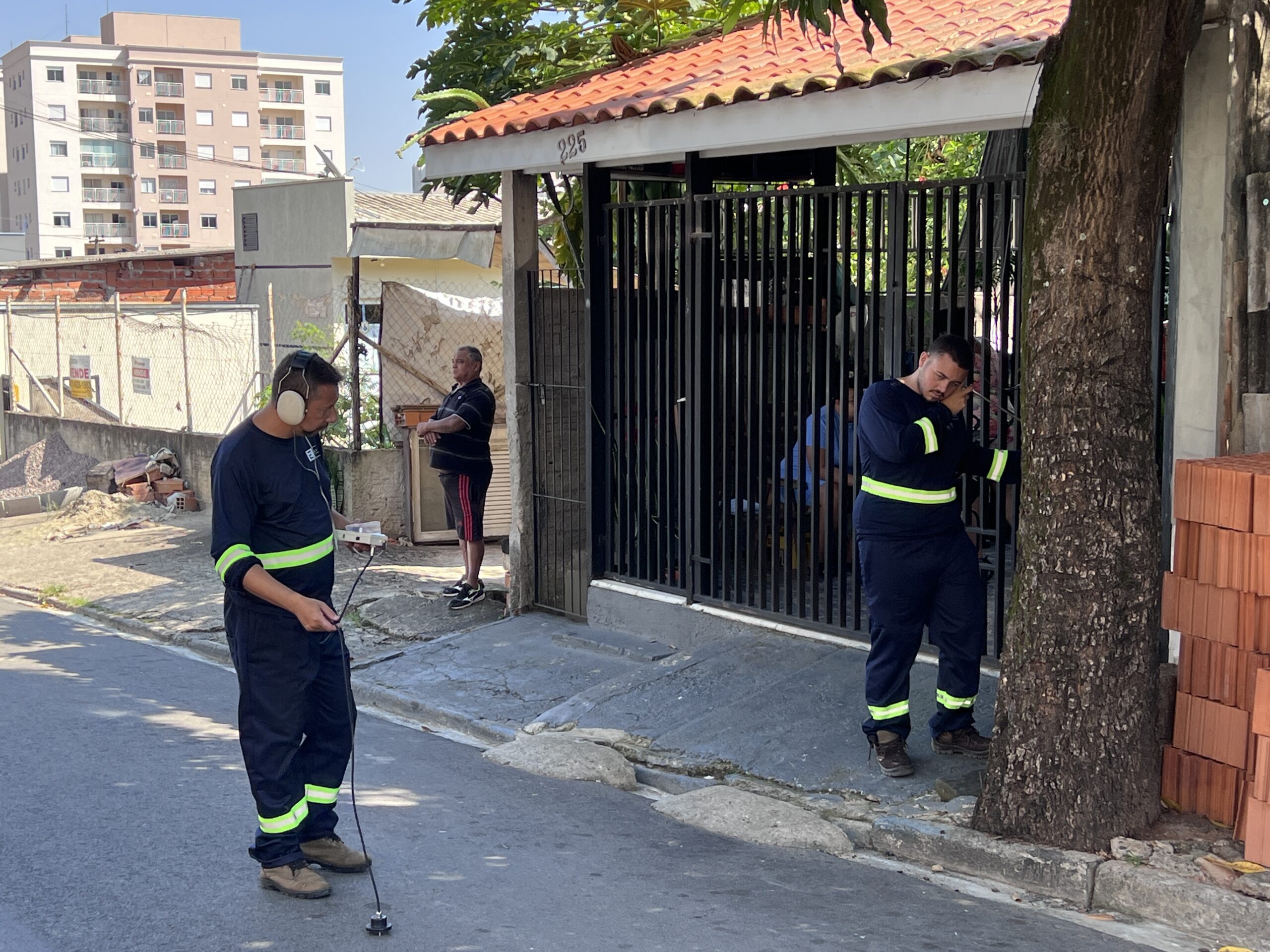 VÍDEO: Caça-vazamentos na região do Bela Vista identifica perdas subterrâneas de água