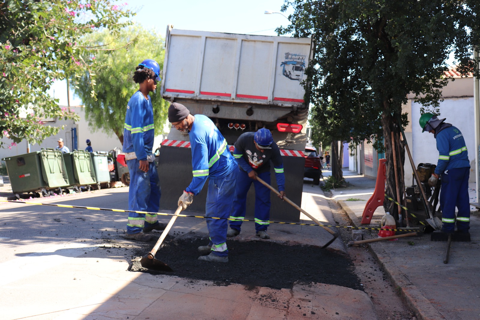 TAPA-BURACOS: SAAE inicia tamponamentos de valas pela cidade